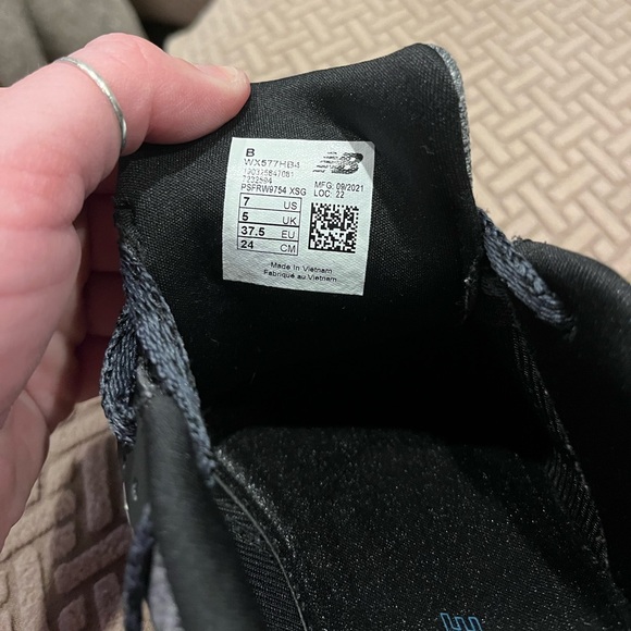 New Balance shoes - Picture 3 of 4